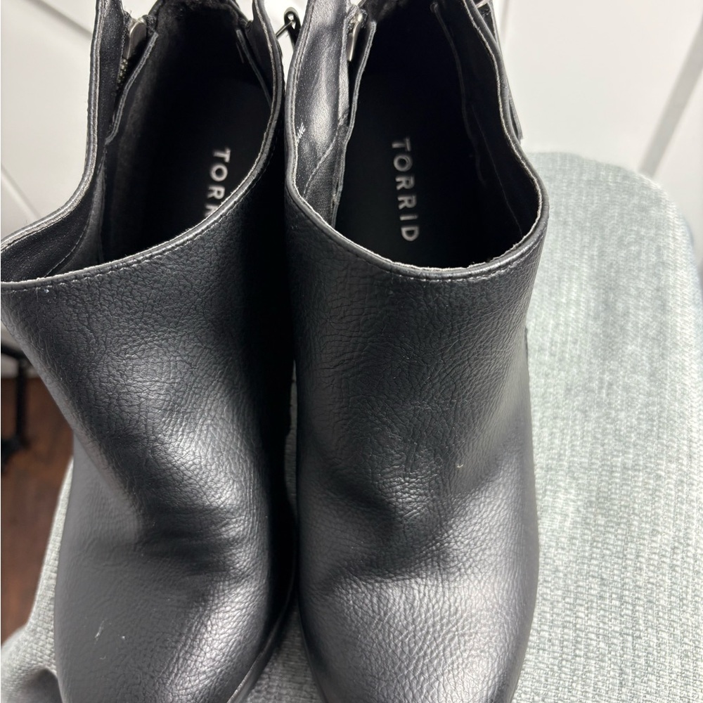 Torrid Side Zip Heel Ankle Bootie Black Size 10.5 WW